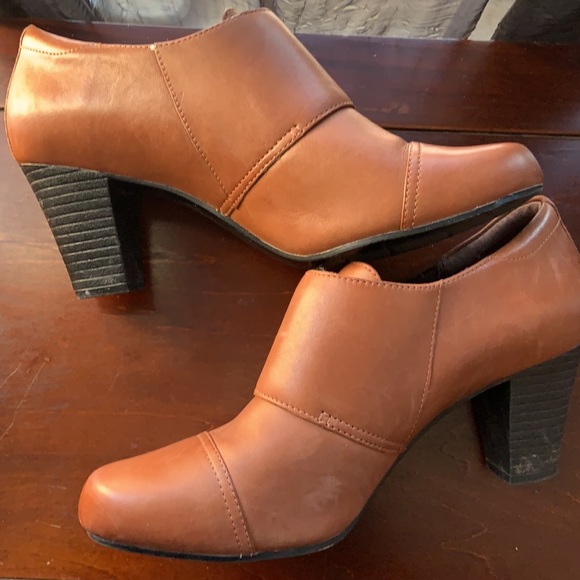 Woman’s booties - Picture 5 of 7